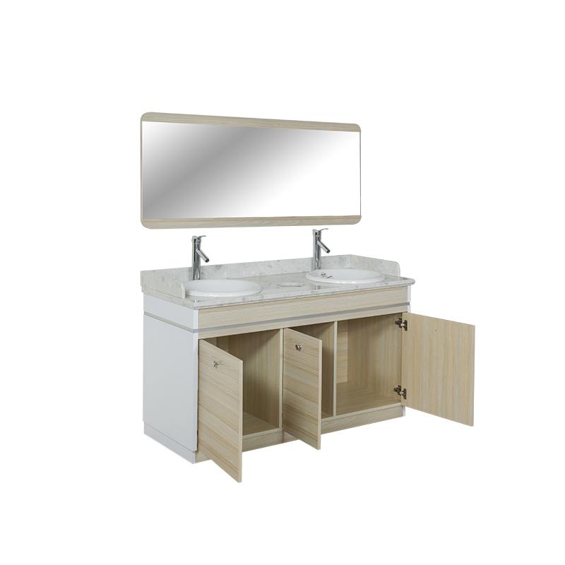 I Double Sink w/ Faucets